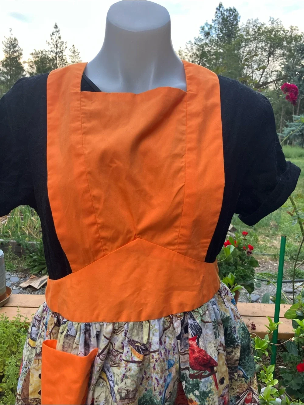 Apron handmade tie back with pockets and birds birdhouses pleated old fashioned